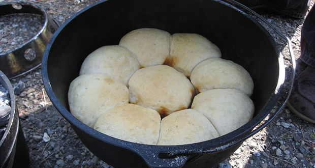 Dutch Oven Camp Cooking Biscuits and Gravy 