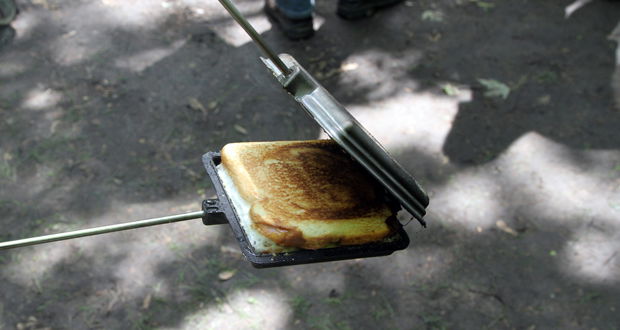 S'mores Pudgy Pies + Video - Jelly Toast