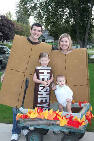 S'more Family Halloween Costume