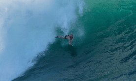 body-surfer-rides-25-goot-wave