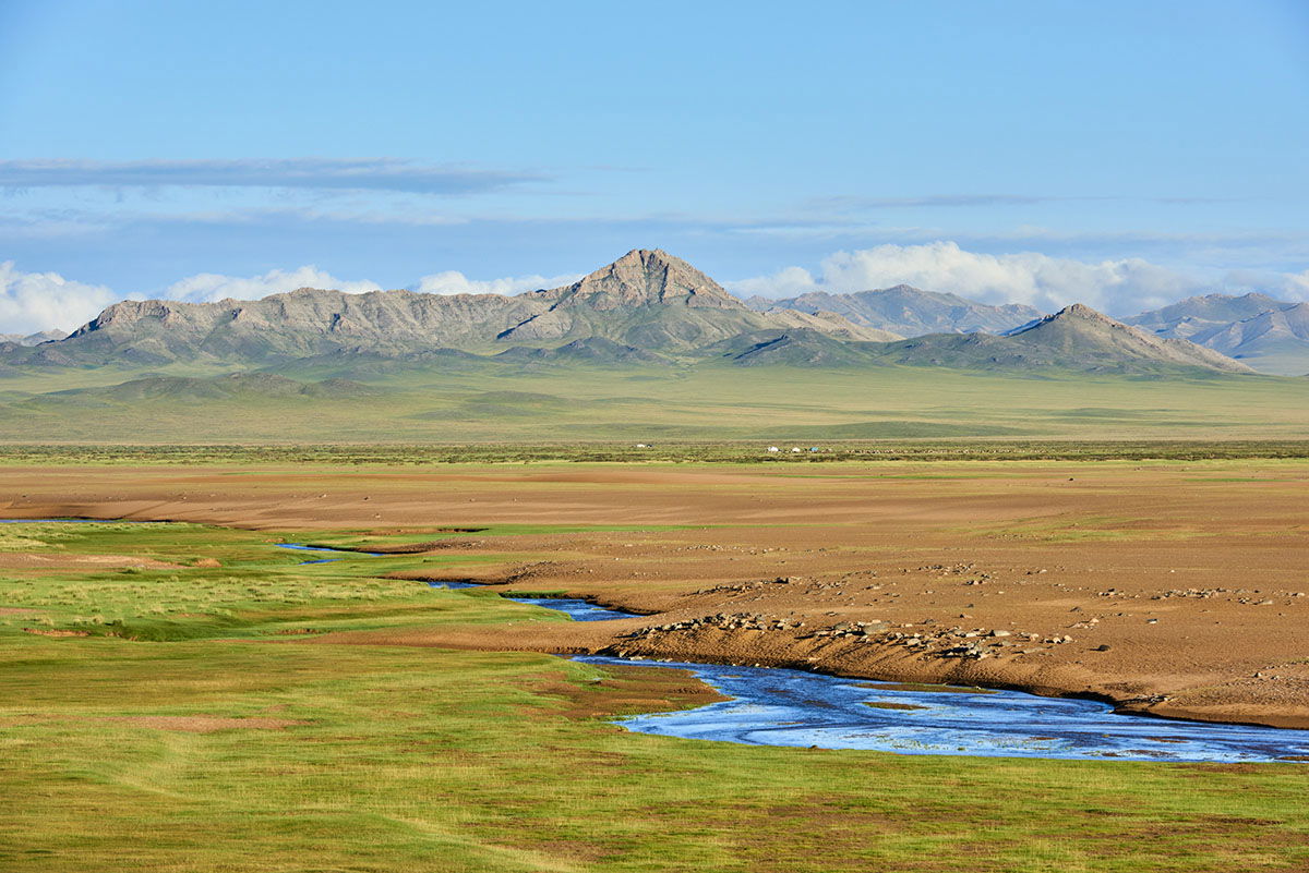 hunting-with-golden-eagles-mongolia