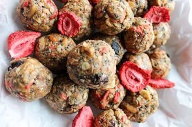 peanut-butter-jelly-trail-mix-energy-balls