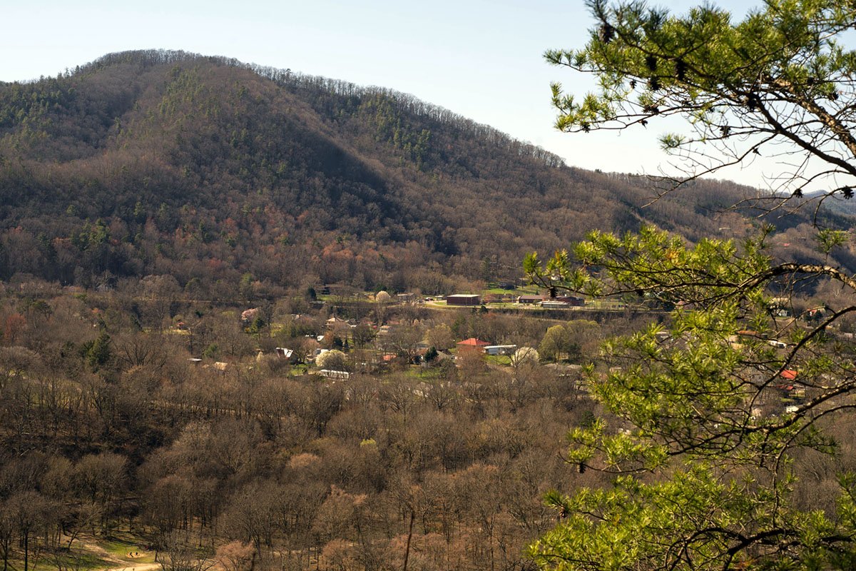 Don’t Miss These 8 Unique Towns and Pit Stops Along the Appalachian Trail