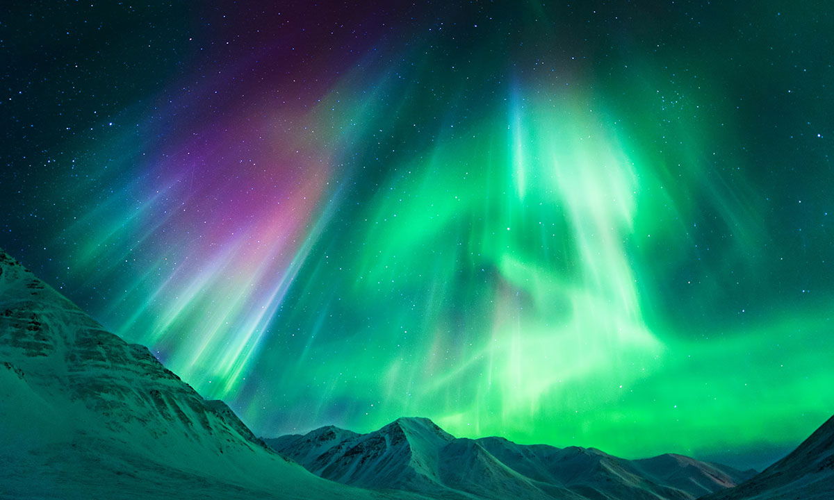 solar-storm-leads-to-northern-lights-super-show