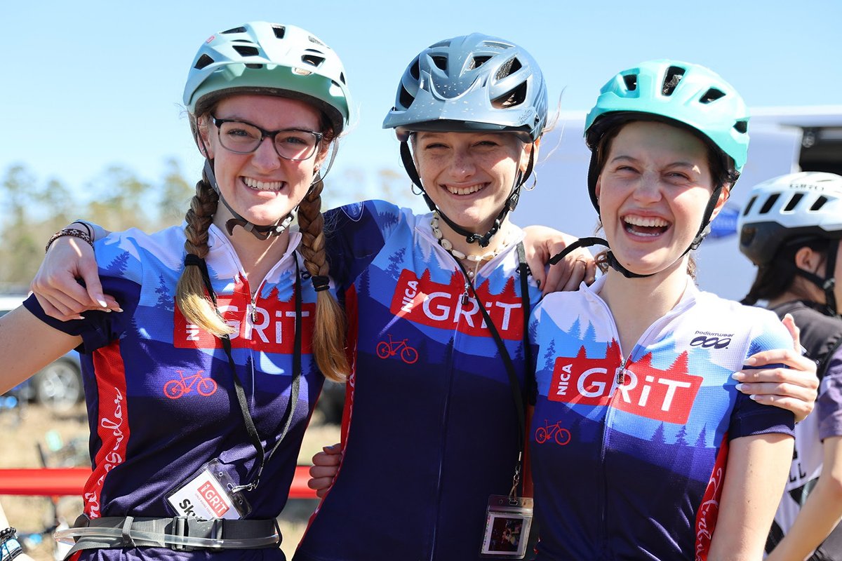 girls-in-mountain-biking