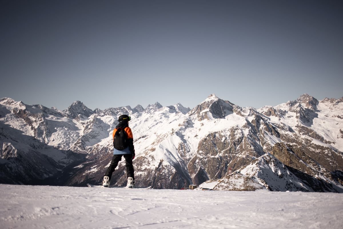 Ready to Hit the Slopes? Find out If Skiing or Snowboarding Is Better ...