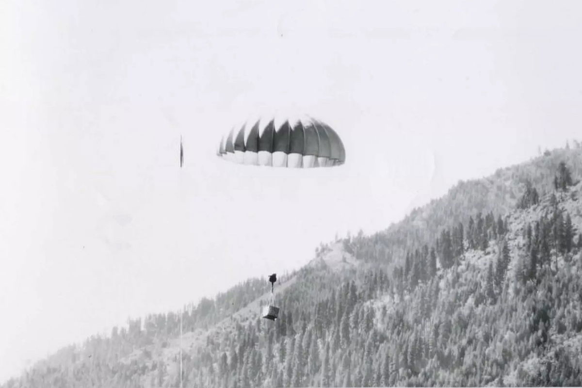 Best Selling Products parachuting-beavers-1-2 Watch Classic Footage of Beavers Parachuting into the Wilds of Idaho Blog  