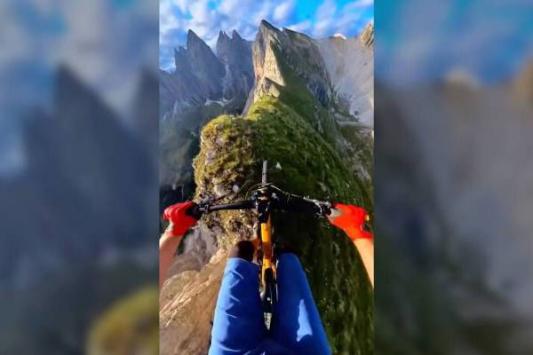 mountain biker rides tiniest ridge in Dolomites