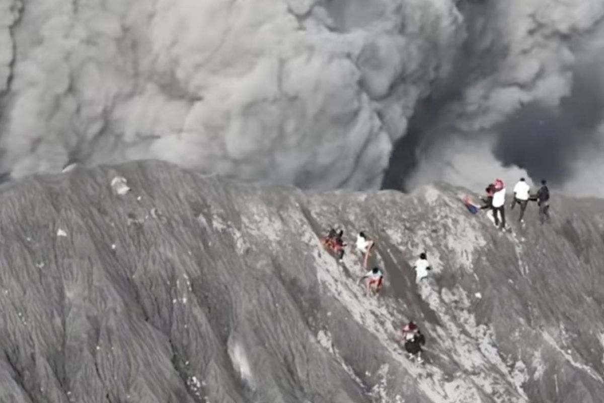 Viral video shows hikers fleeing volcanic eruption in Indonesia