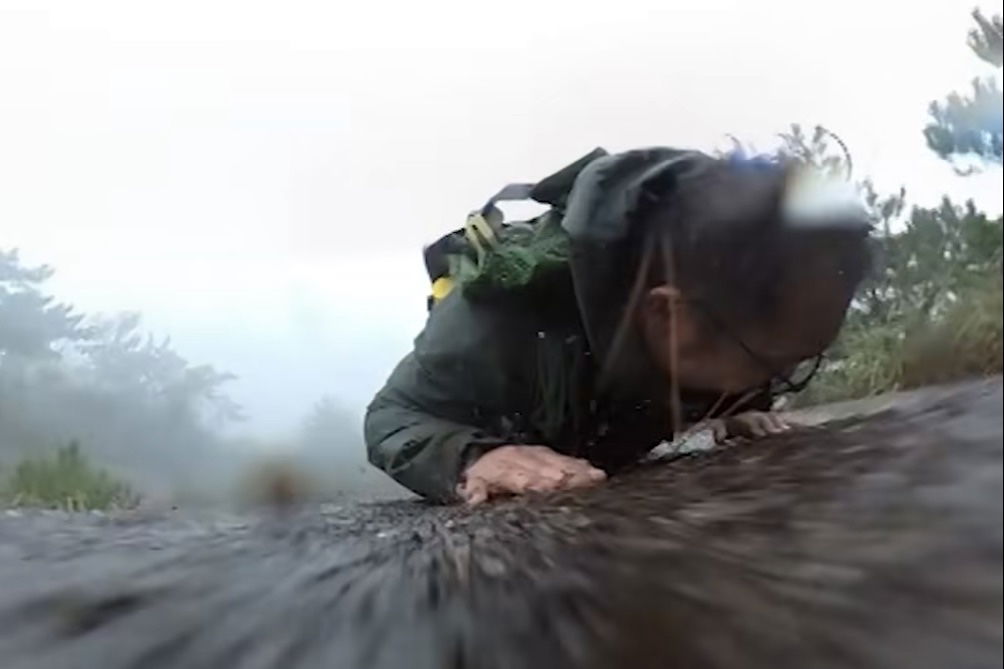 hiker slips and falls down mountain China