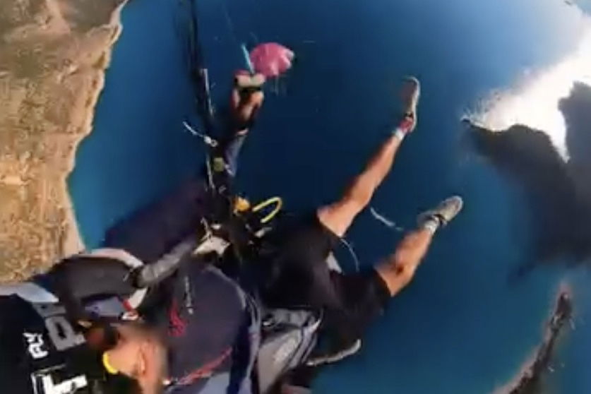 paraglider tangled video