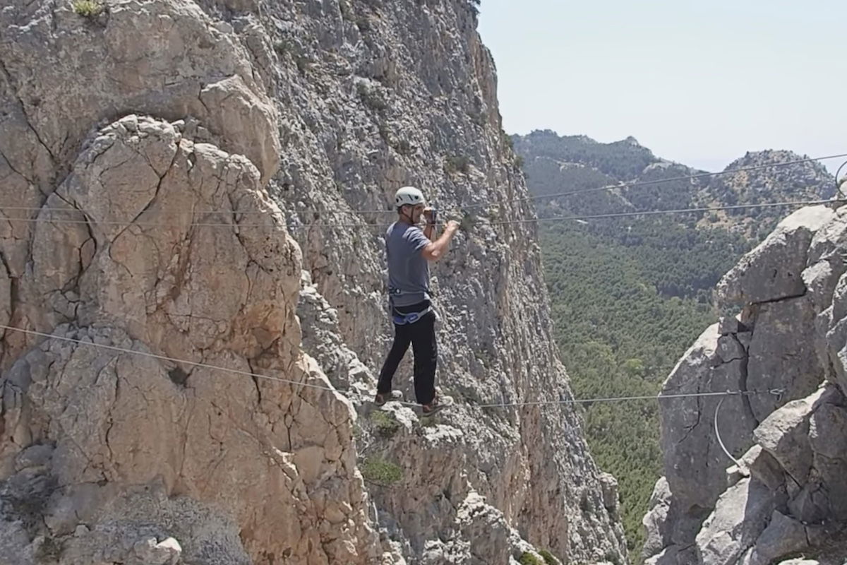 hiker dies rope bridge spain