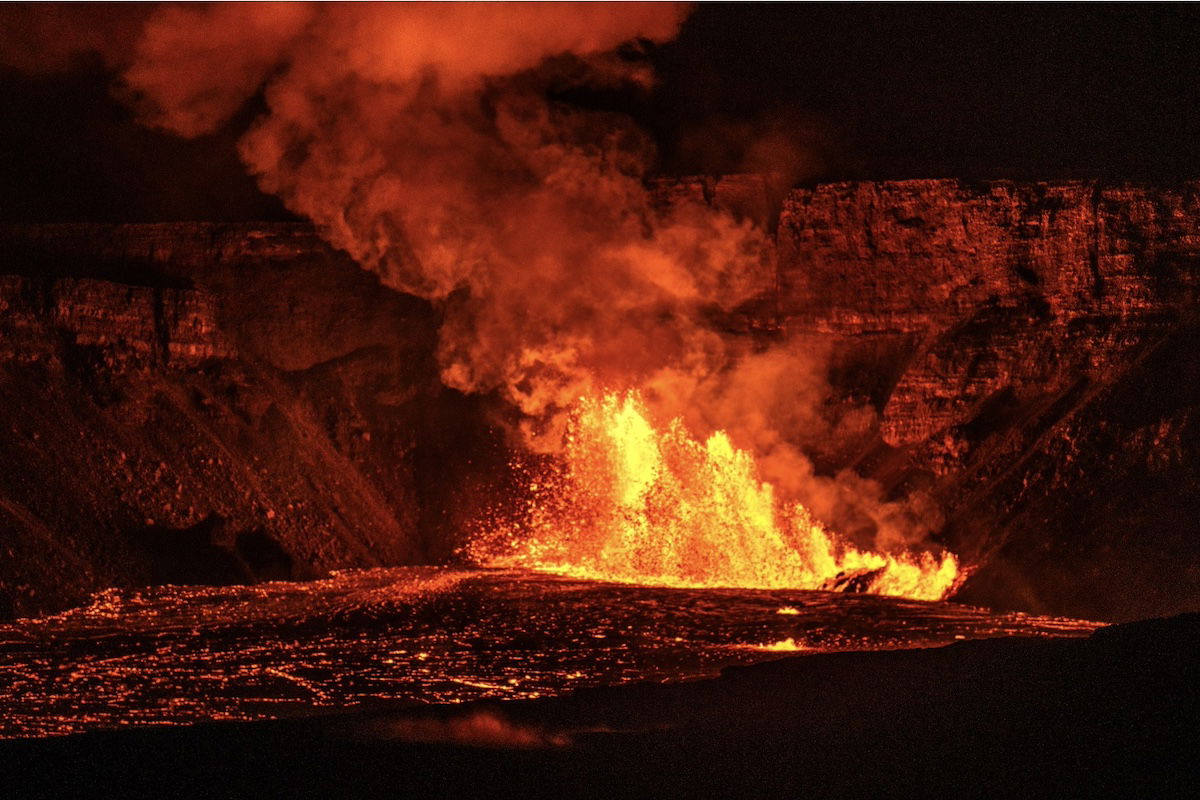 volcano erupting hawaii