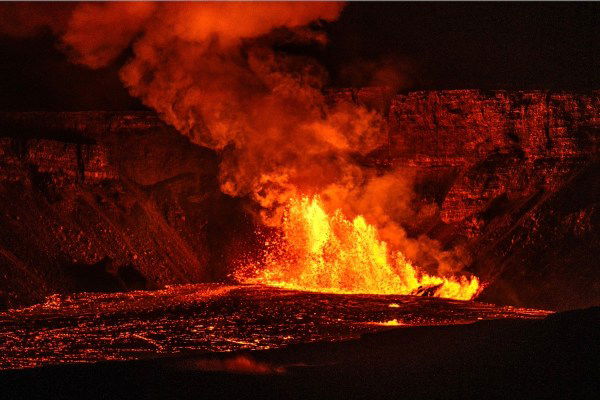 volcano erupting hawaii